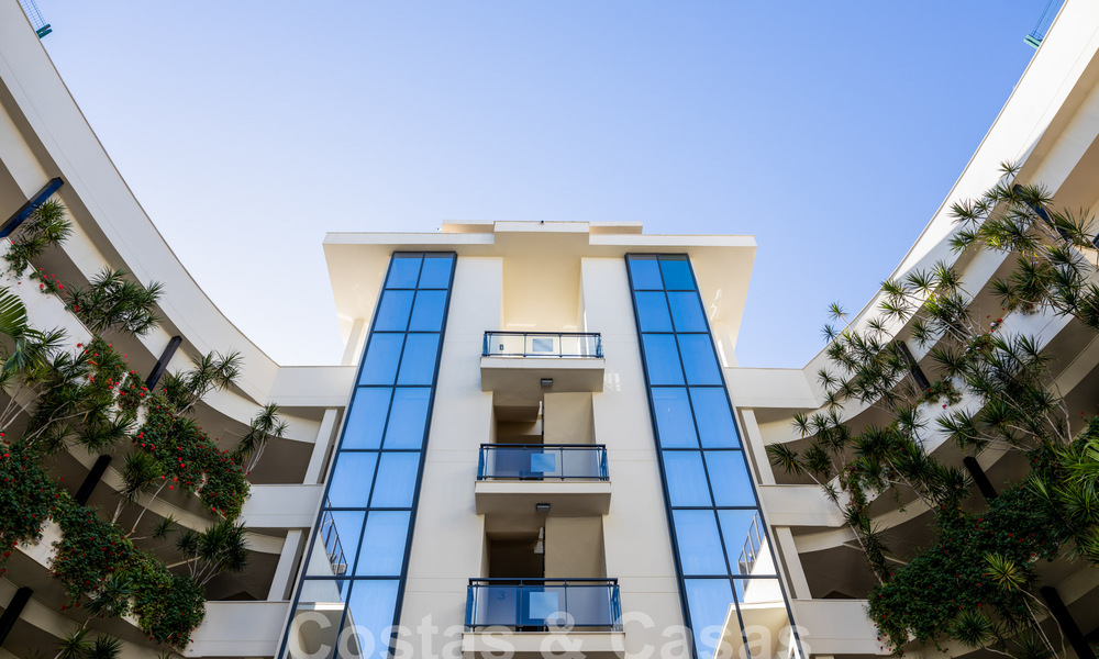 Beachside Penthouse met 3 slaapkamers en panoramisch zeezicht te koop op de New Golden Mile tussen Marbella en Estepona 61363