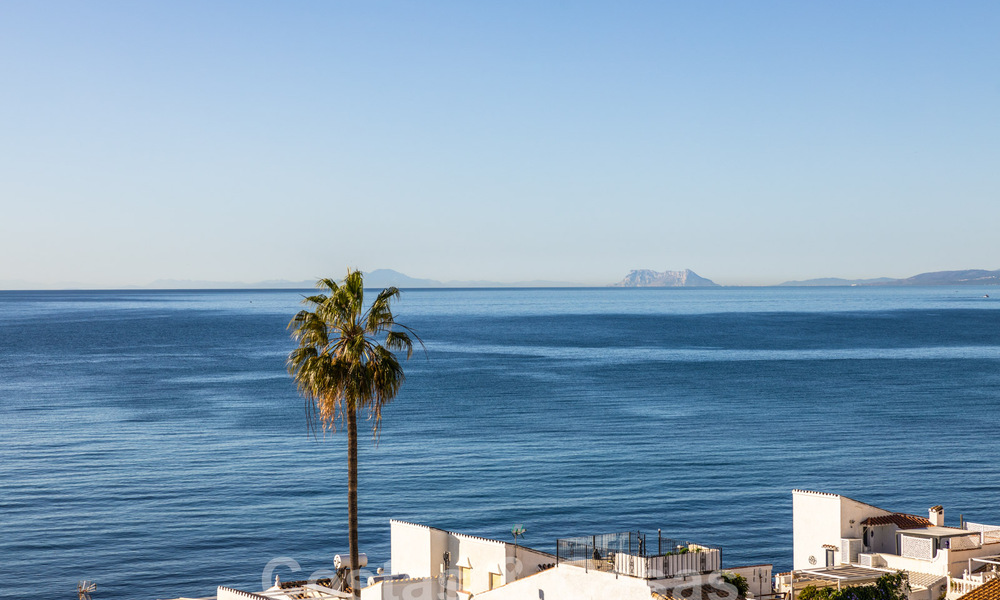 Beachside Penthouse met 3 slaapkamers en panoramisch zeezicht te koop op de New Golden Mile tussen Marbella en Estepona 61365