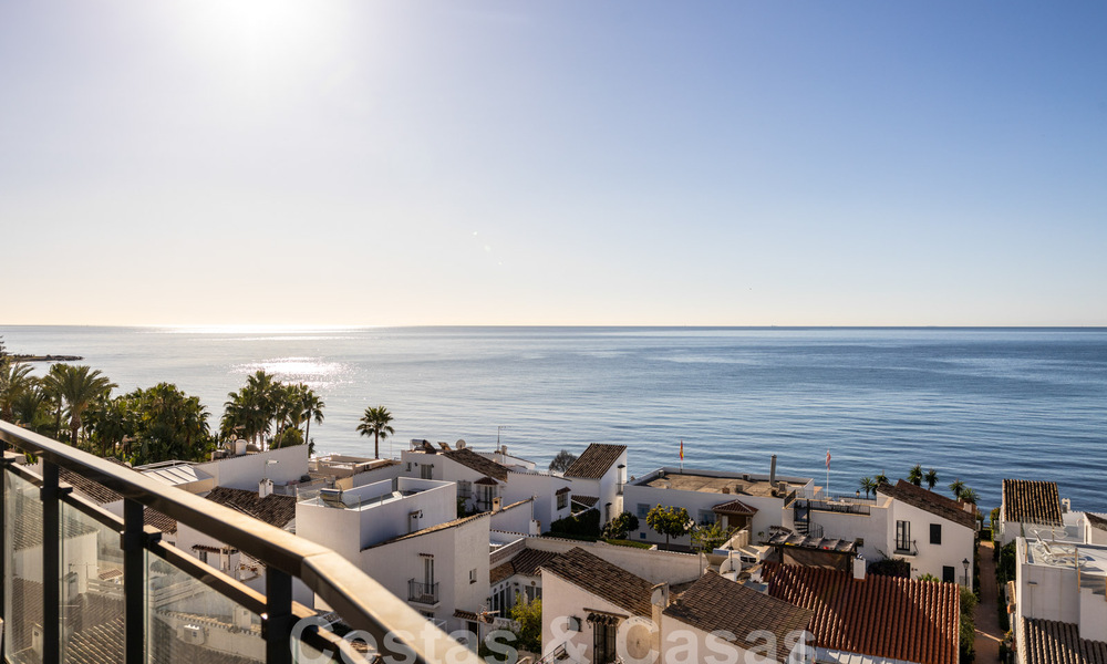 Beachside Penthouse met 3 slaapkamers en panoramisch zeezicht te koop op de New Golden Mile tussen Marbella en Estepona 61366