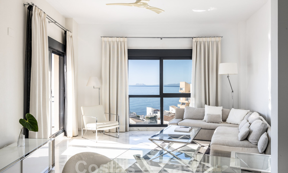 Beachside Penthouse met 3 slaapkamers en panoramisch zeezicht te koop op de New Golden Mile tussen Marbella en Estepona 61373