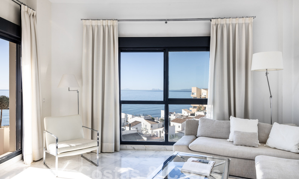Beachside Penthouse met 3 slaapkamers en panoramisch zeezicht te koop op de New Golden Mile tussen Marbella en Estepona 61374