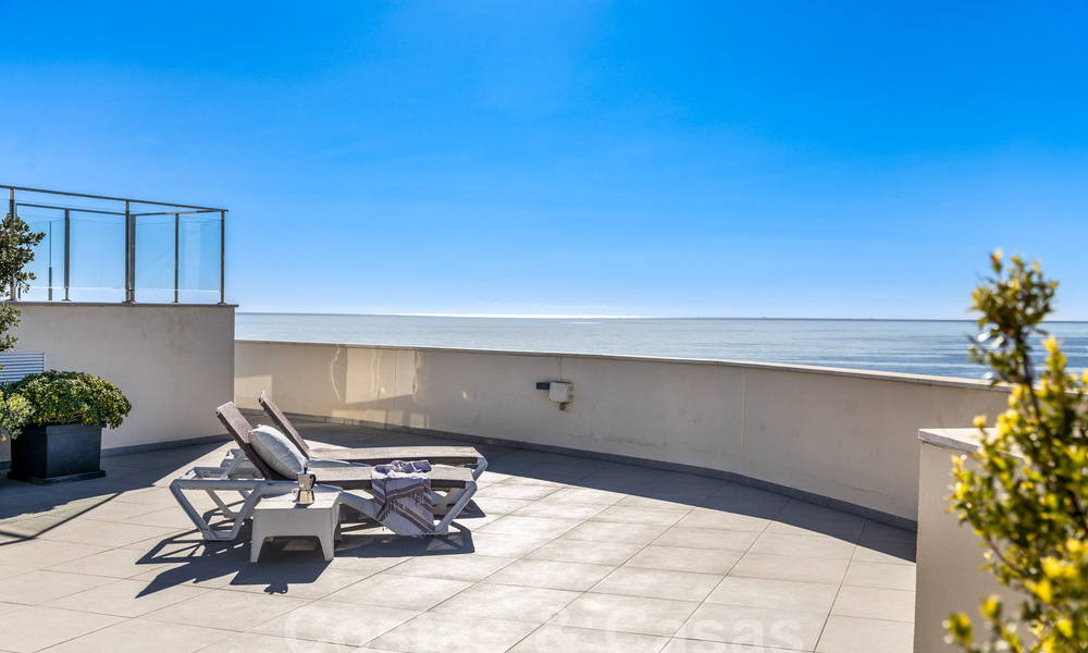 Beachside Penthouse met 3 slaapkamers en panoramisch zeezicht te koop op de New Golden Mile tussen Marbella en Estepona 61383