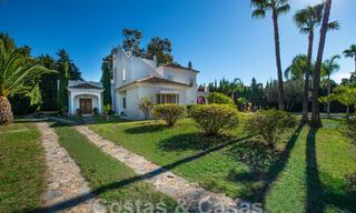 Mediterrane luxevilla te koop op een steenworp van het strand en voorzieningen in Guadalmina Baja, Marbella 61851 