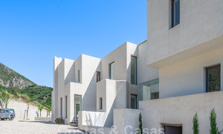 Nog af te werken moderne villa te koop omgeven met 360º uitzicht op de bergen, het meer en de zee, dicht bij Marbella 61932 