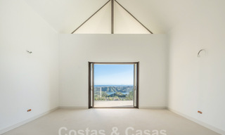 Nog af te werken moderne villa te koop omgeven met 360º uitzicht op de bergen, het meer en de zee, dicht bij Marbella 61943 