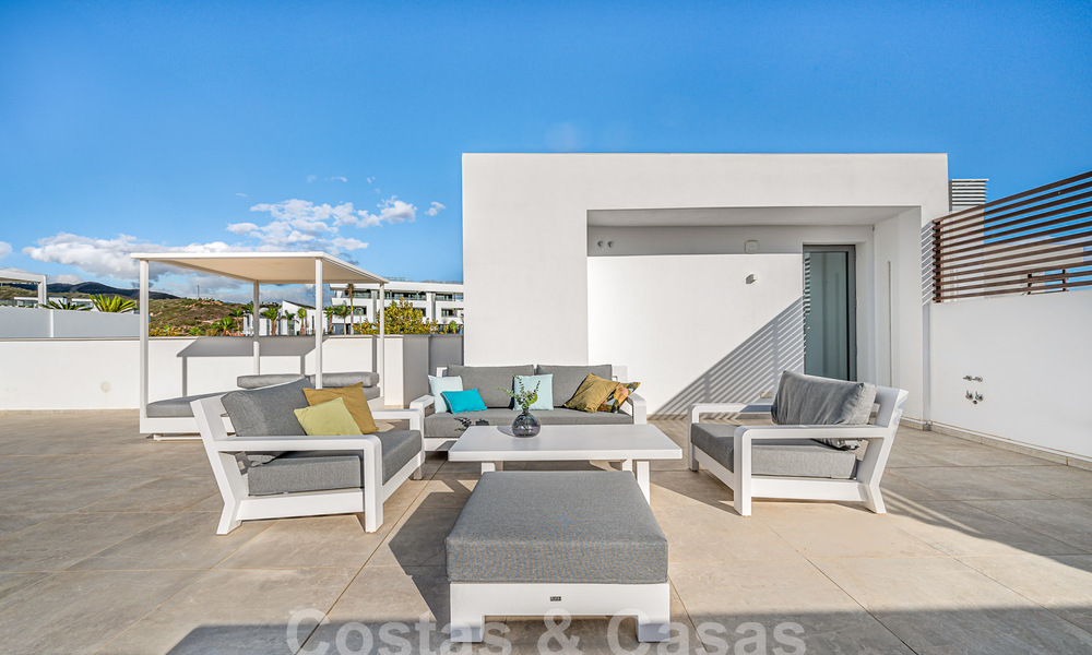 Instapklaar! Modern, luxueus penthouse te koop direct aan de golfbaan, met zee- en golfzicht, Oost-Marbella 62260