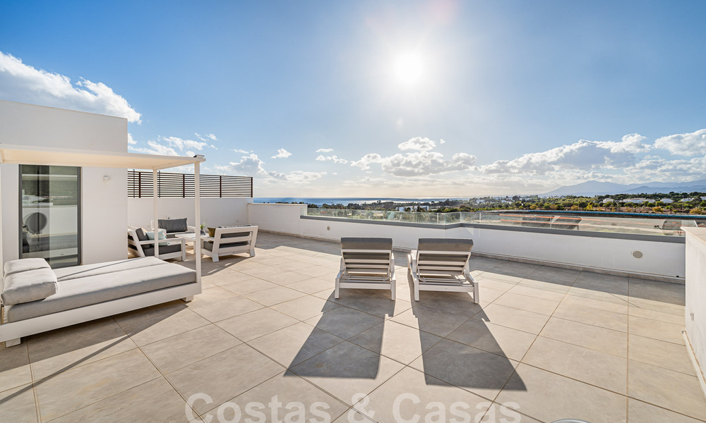 Instapklaar! Modern, luxueus penthouse te koop direct aan de golfbaan, met zee- en golfzicht, Oost-Marbella 62261