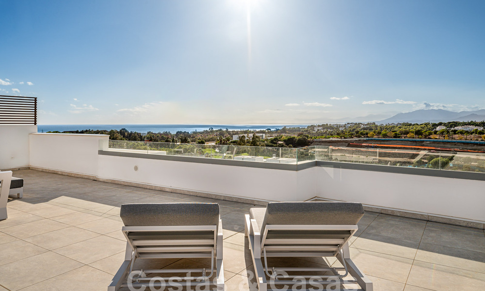 Instapklaar! Modern, luxueus penthouse te koop direct aan de golfbaan, met zee- en golfzicht, Oost-Marbella 62262