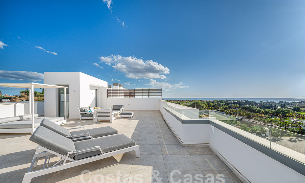 Instapklaar! Modern, luxueus penthouse te koop direct aan de golfbaan, met zee- en golfzicht, Oost-Marbella 62263