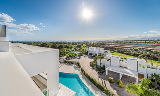 Instapklaar! Modern, luxueus penthouse te koop direct aan de golfbaan, met zee- en golfzicht, Oost-Marbella 62264 