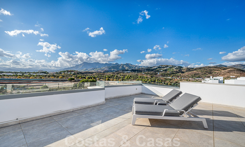 Instapklaar! Modern, luxueus penthouse te koop direct aan de golfbaan, met zee- en golfzicht, Oost-Marbella 62265
