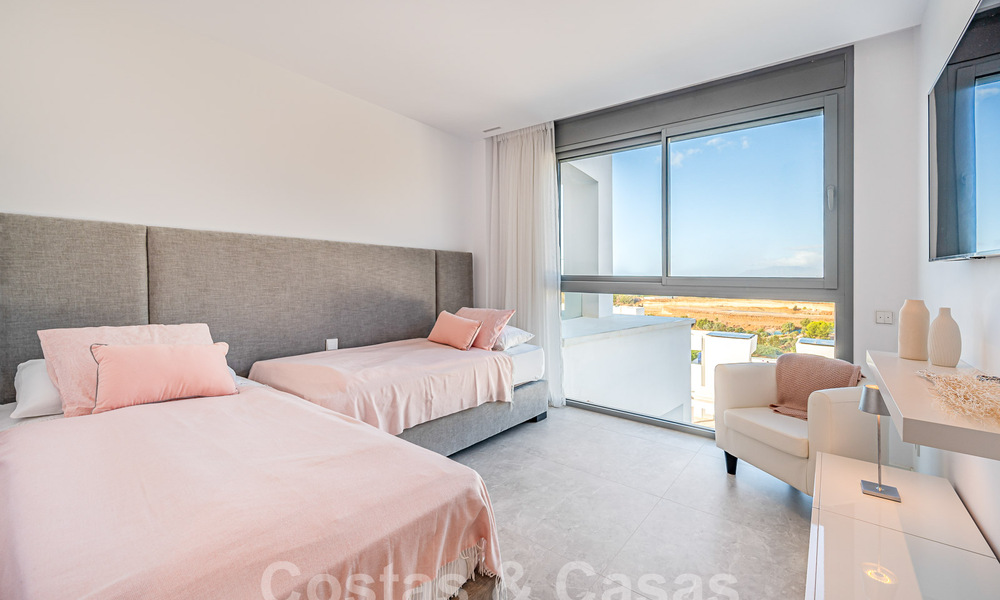 Instapklaar! Modern, luxueus penthouse te koop direct aan de golfbaan, met zee- en golfzicht, Oost-Marbella 62266