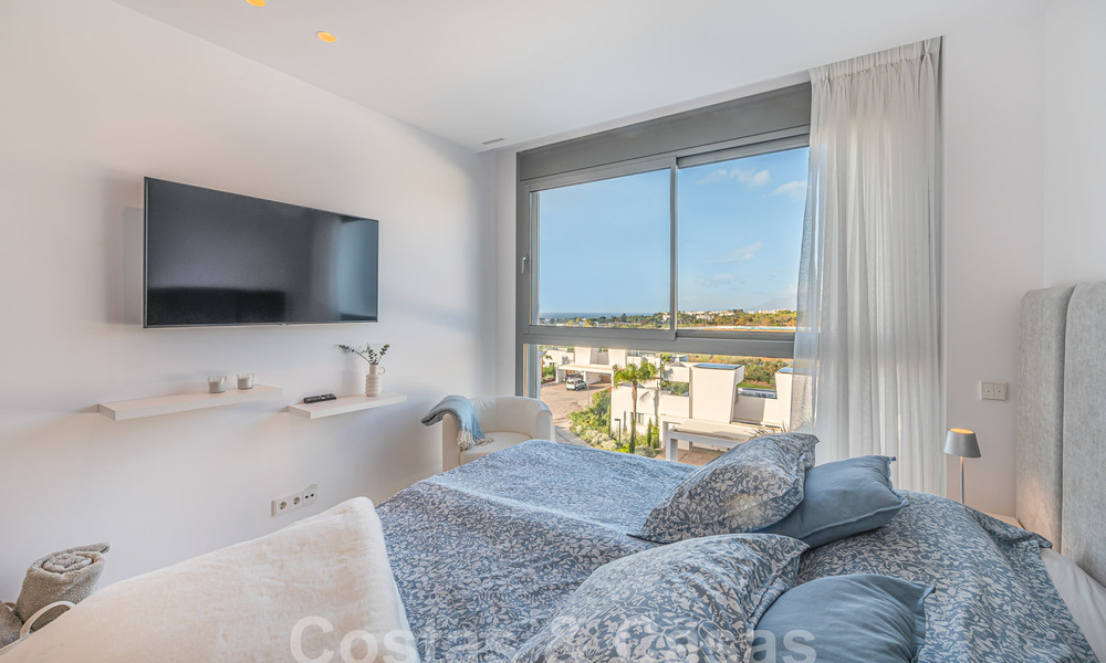 Instapklaar! Modern, luxueus penthouse te koop direct aan de golfbaan, met zee- en golfzicht, Oost-Marbella 62269