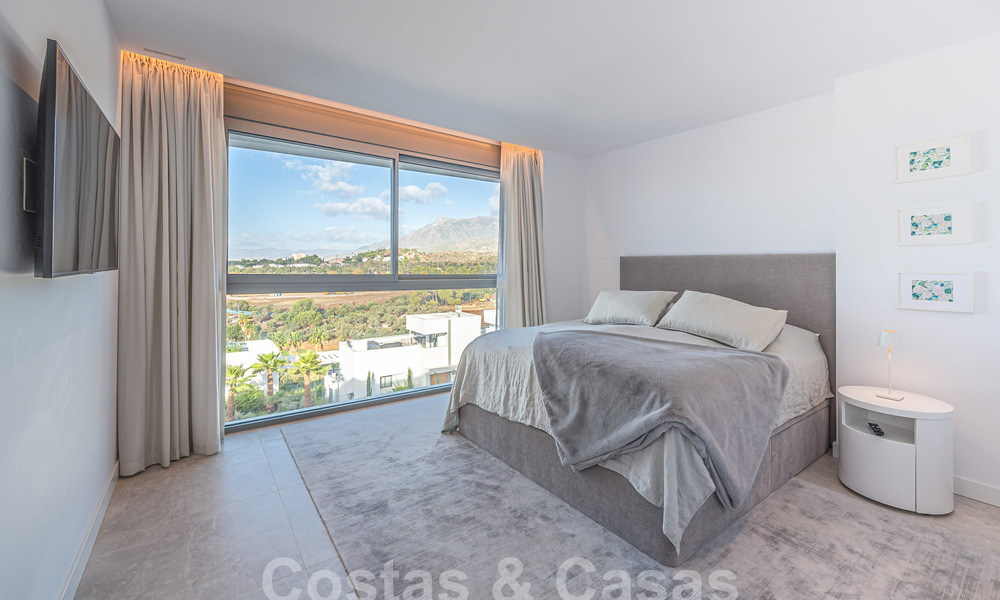 Instapklaar! Modern, luxueus penthouse te koop direct aan de golfbaan, met zee- en golfzicht, Oost-Marbella 62271
