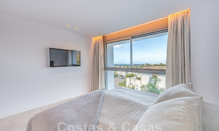 Instapklaar! Modern, luxueus penthouse te koop direct aan de golfbaan, met zee- en golfzicht, Oost-Marbella 62272 