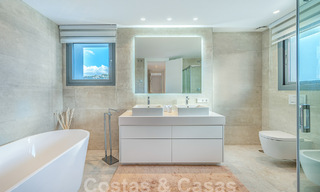 Instapklaar! Modern, luxueus penthouse te koop direct aan de golfbaan, met zee- en golfzicht, Oost-Marbella 62274 