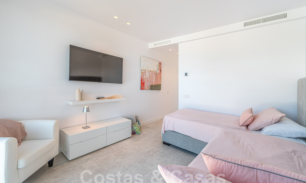 Instapklaar! Modern, luxueus penthouse te koop direct aan de golfbaan, met zee- en golfzicht, Oost-Marbella 62282