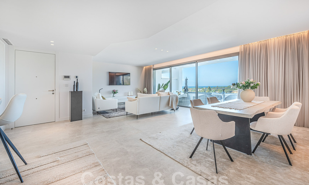 Instapklaar! Modern, luxueus penthouse te koop direct aan de golfbaan, met zee- en golfzicht, Oost-Marbella 62283