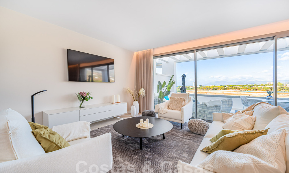 Instapklaar! Modern, luxueus penthouse te koop direct aan de golfbaan, met zee- en golfzicht, Oost-Marbella 62288