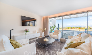 Instapklaar! Modern, luxueus penthouse te koop direct aan de golfbaan, met zee- en golfzicht, Oost-Marbella 62288 