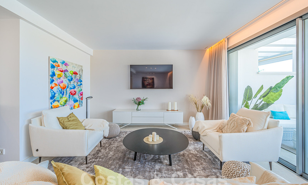 Instapklaar! Modern, luxueus penthouse te koop direct aan de golfbaan, met zee- en golfzicht, Oost-Marbella 62289