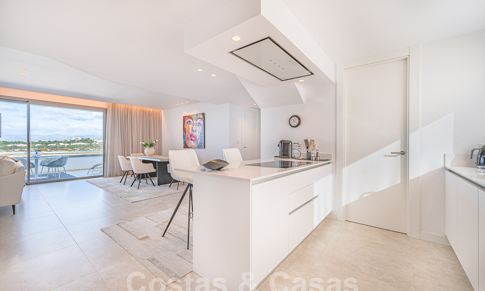 Instapklaar! Modern, luxueus penthouse te koop direct aan de golfbaan, met zee- en golfzicht, Oost-Marbella 62292