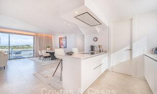 Instapklaar! Modern, luxueus penthouse te koop direct aan de golfbaan, met zee- en golfzicht, Oost-Marbella 62292 