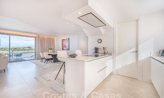 Instapklaar! Modern, luxueus penthouse te koop direct aan de golfbaan, met zee- en golfzicht, Oost-Marbella 62292 