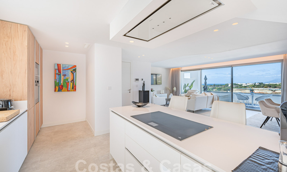Instapklaar! Modern, luxueus penthouse te koop direct aan de golfbaan, met zee- en golfzicht, Oost-Marbella 62294