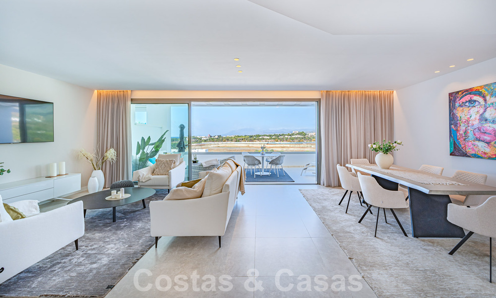 Instapklaar! Modern, luxueus penthouse te koop direct aan de golfbaan, met zee- en golfzicht, Oost-Marbella 62296