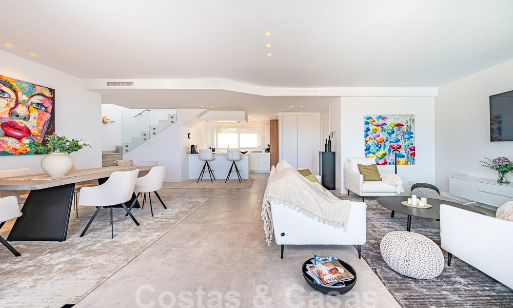 Instapklaar! Modern, luxueus penthouse te koop direct aan de golfbaan, met zee- en golfzicht, Oost-Marbella 62297