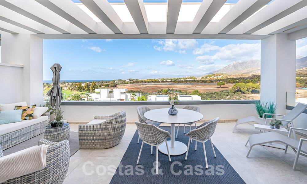 Instapklaar! Modern, luxueus penthouse te koop direct aan de golfbaan, met zee- en golfzicht, Oost-Marbella 62299