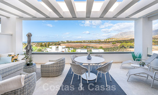 Instapklaar! Modern, luxueus penthouse te koop direct aan de golfbaan, met zee- en golfzicht, Oost-Marbella 62299 