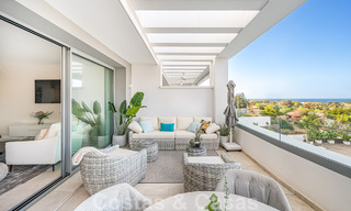 Instapklaar! Modern, luxueus penthouse te koop direct aan de golfbaan, met zee- en golfzicht, Oost-Marbella 62301 