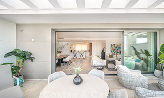 Instapklaar! Modern, luxueus penthouse te koop direct aan de golfbaan, met zee- en golfzicht, Oost-Marbella 62302 