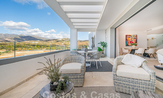 Instapklaar! Modern, luxueus penthouse te koop direct aan de golfbaan, met zee- en golfzicht, Oost-Marbella 62304 