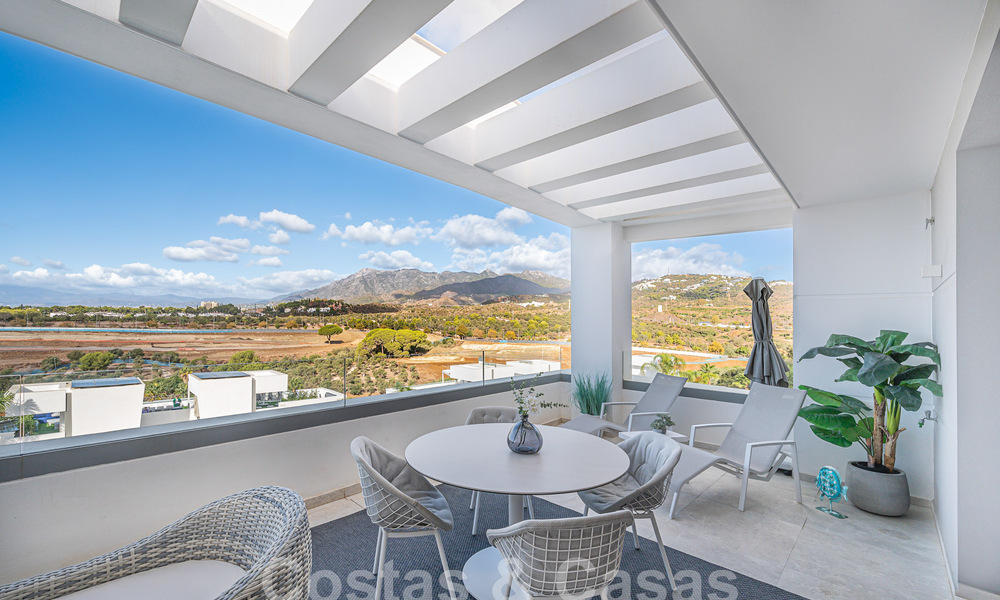 Instapklaar! Modern, luxueus penthouse te koop direct aan de golfbaan, met zee- en golfzicht, Oost-Marbella 62306