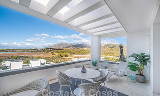 Instapklaar! Modern, luxueus penthouse te koop direct aan de golfbaan, met zee- en golfzicht, Oost-Marbella 62306 