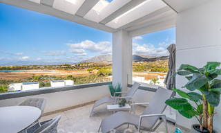 Instapklaar! Modern, luxueus penthouse te koop direct aan de golfbaan, met zee- en golfzicht, Oost-Marbella 62307 