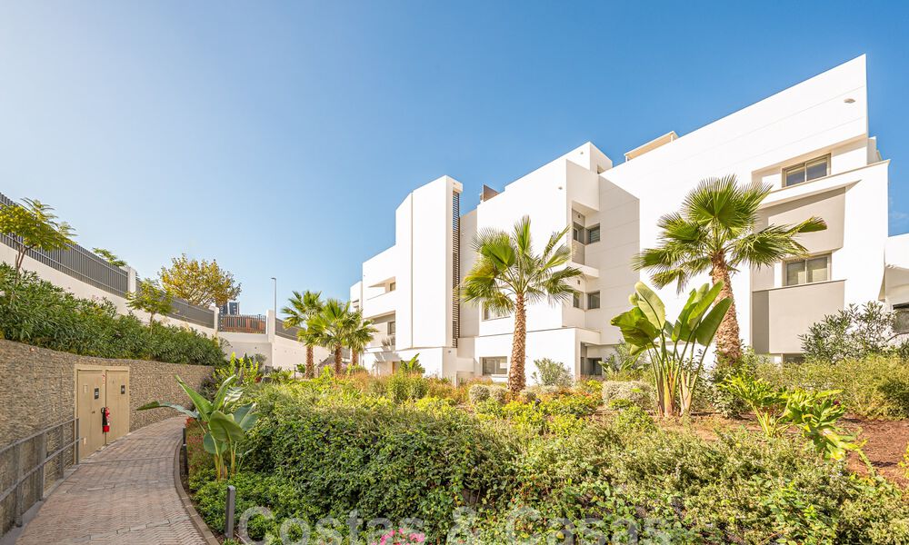 Instapklaar! Modern, luxueus penthouse te koop direct aan de golfbaan, met zee- en golfzicht, Oost-Marbella 62317