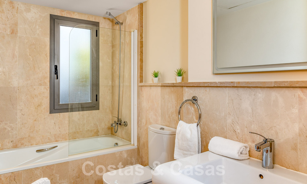 Instapklaar, modern appartement te koop met weids uitzicht o/d golf e/d zee i/e golfresort in Benahavis - Marbella 62351