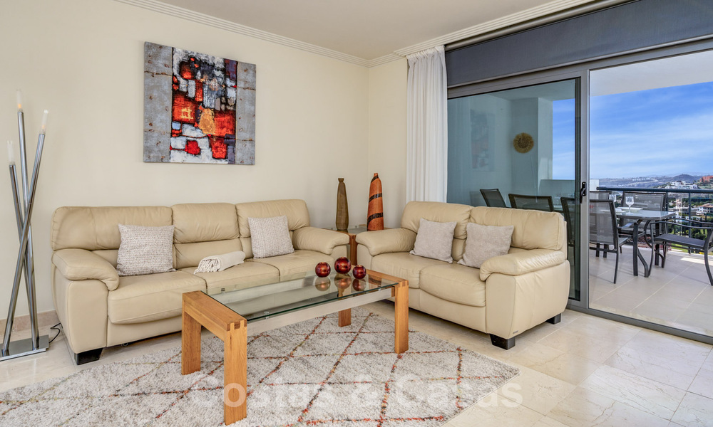 Instapklaar, modern appartement te koop met weids uitzicht o/d golf e/d zee i/e golfresort in Benahavis - Marbella 62359