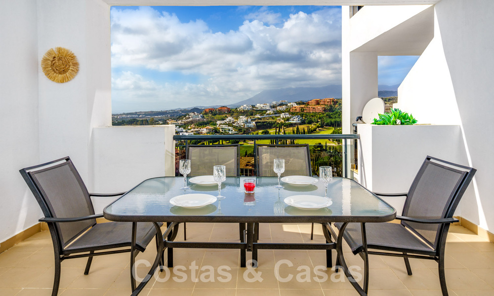 Instapklaar, modern appartement te koop met weids uitzicht o/d golf e/d zee i/e golfresort in Benahavis - Marbella 62361