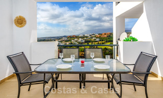 Instapklaar, modern appartement te koop met weids uitzicht o/d golf e/d zee i/e golfresort in Benahavis - Marbella 62361 