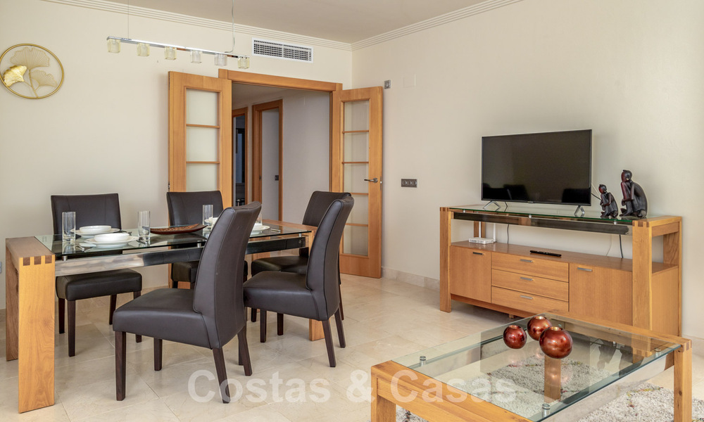 Instapklaar, modern appartement te koop met weids uitzicht o/d golf e/d zee i/e golfresort in Benahavis - Marbella 62363