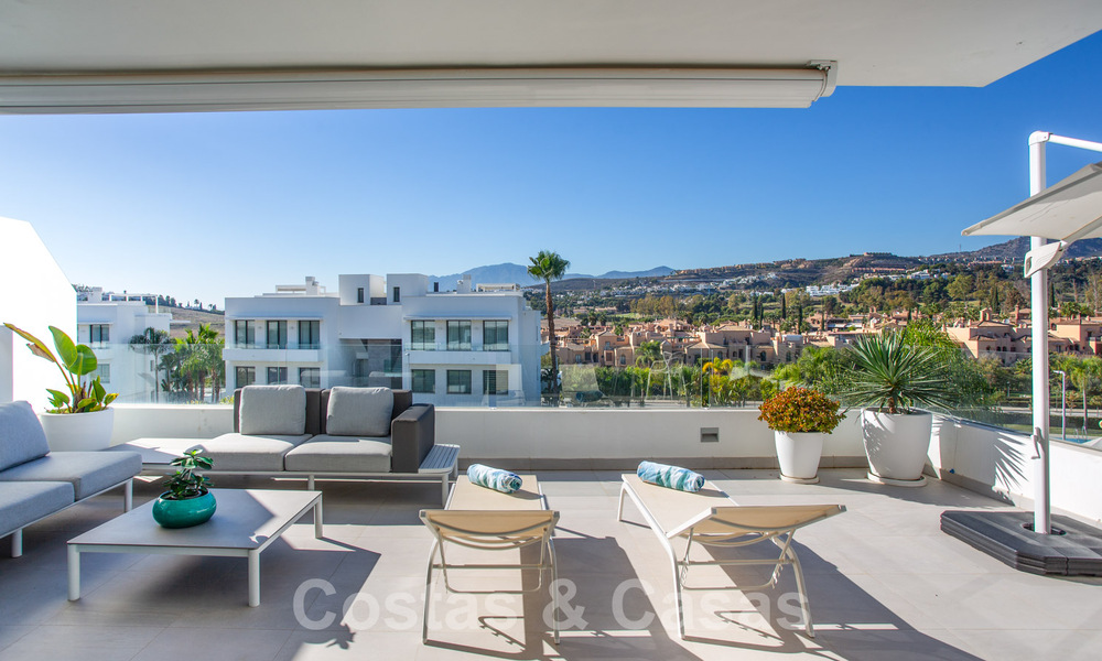 Modern 3 slaapkamer appartement met ruime terrassen te koop op de New Golden Mile tussen Marbella en Estepona 62498