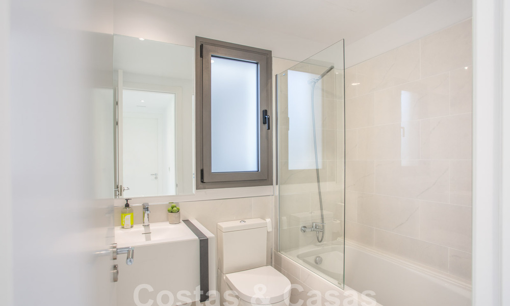 Modern 3 slaapkamer appartement met ruime terrassen te koop op de New Golden Mile tussen Marbella en Estepona 62516