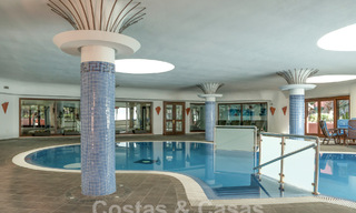 Modern gerenoveerd tuinappartement te koop in een exclusief eerstelijnsstrand complex op de New Golden Mile tussen Marbella en Estepona 62613 