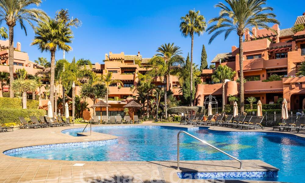 Modern gerenoveerd tuinappartement te koop in een exclusief eerstelijnsstrand complex op de New Golden Mile tussen Marbella en Estepona 62632