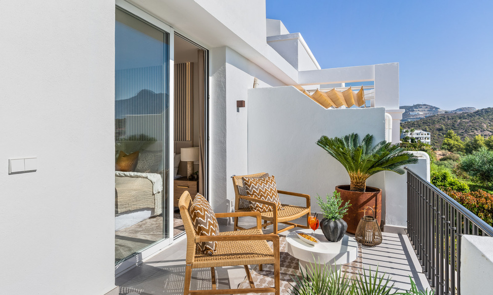 Stijlvol gerenoveerde rijwoning te koop, grenzend aan de golfbaan van La Quinta te Benahavis - Marbella 62799